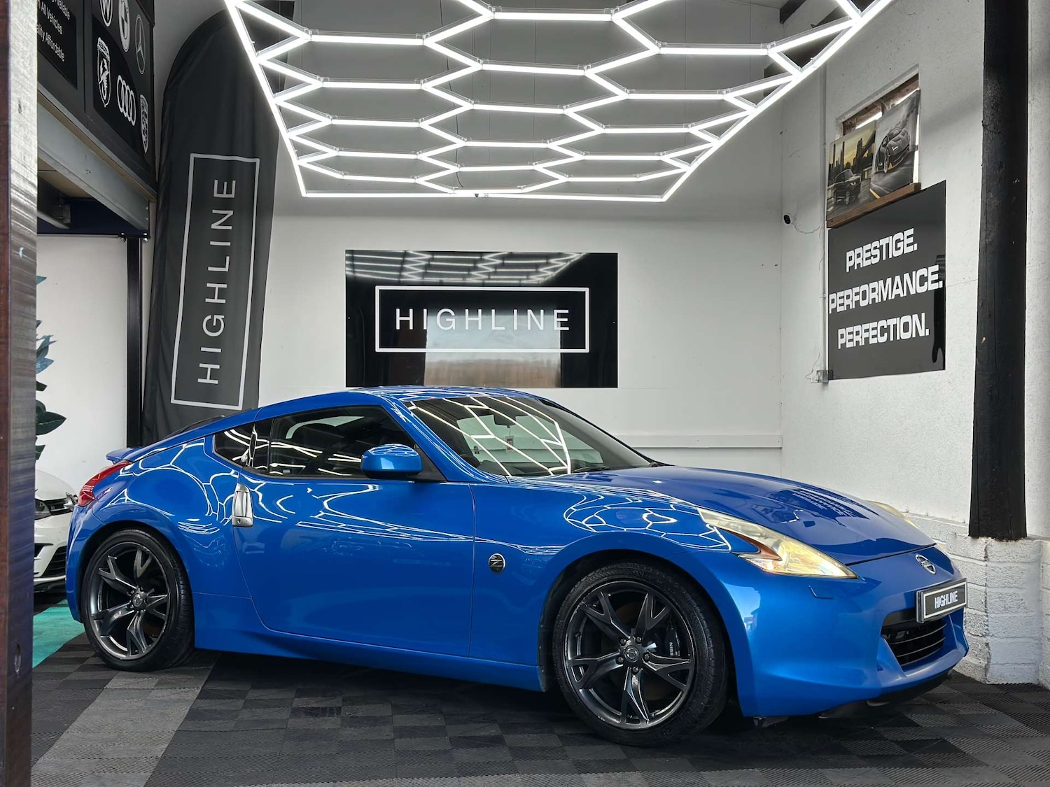 Used Nissan 370 Z 2011 for sale - 76829854: Photo 4