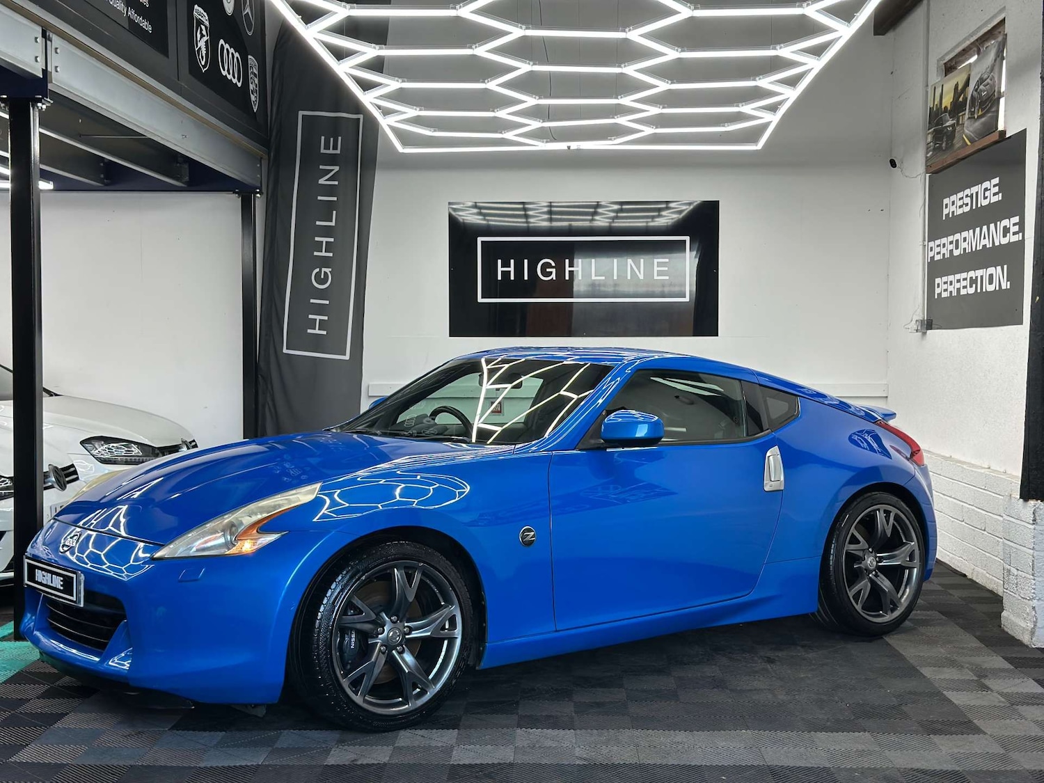 Used Nissan 370 Z 2011 for sale - 76829854: Photo 8