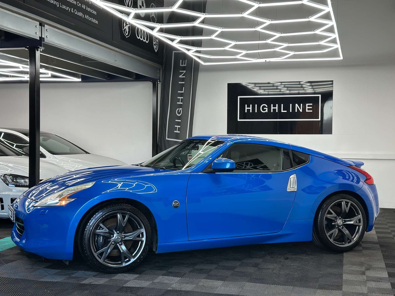 Used Nissan 370 Z 2011 for sale - 76829854: Photo 9