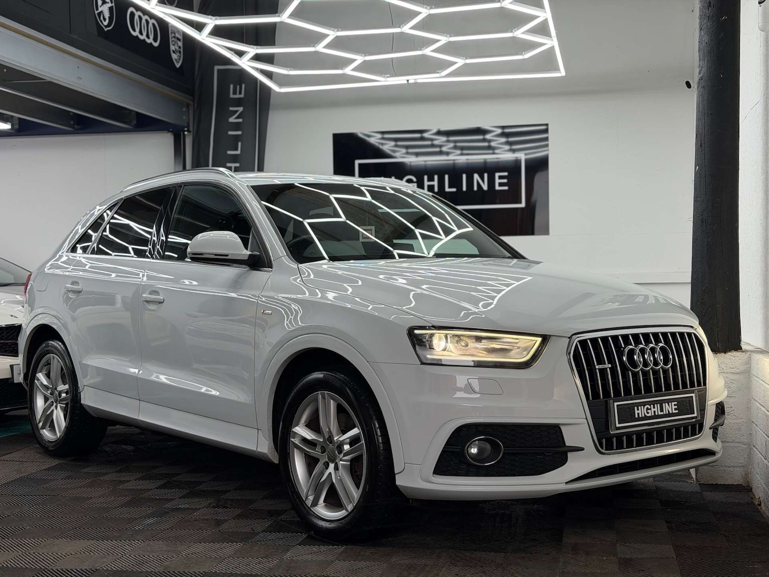 Used Audi Q3 2013 for sale - 77931980: Photo 2
