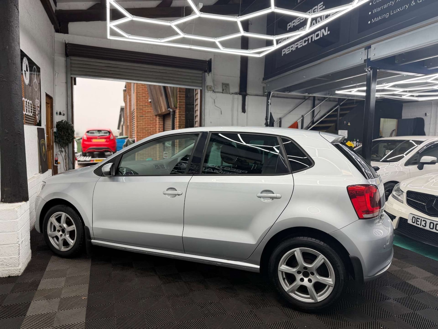 Used Volkswagen Polo 2010 for sale - 77802000: Photo 10