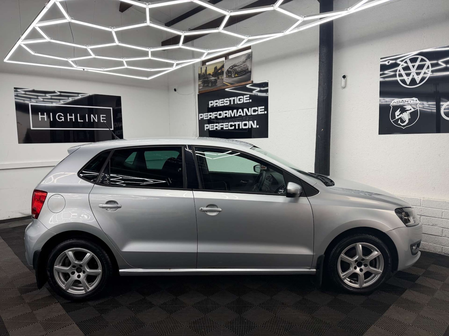 Used Volkswagen Polo 2010 for sale - 77802000: Photo 5