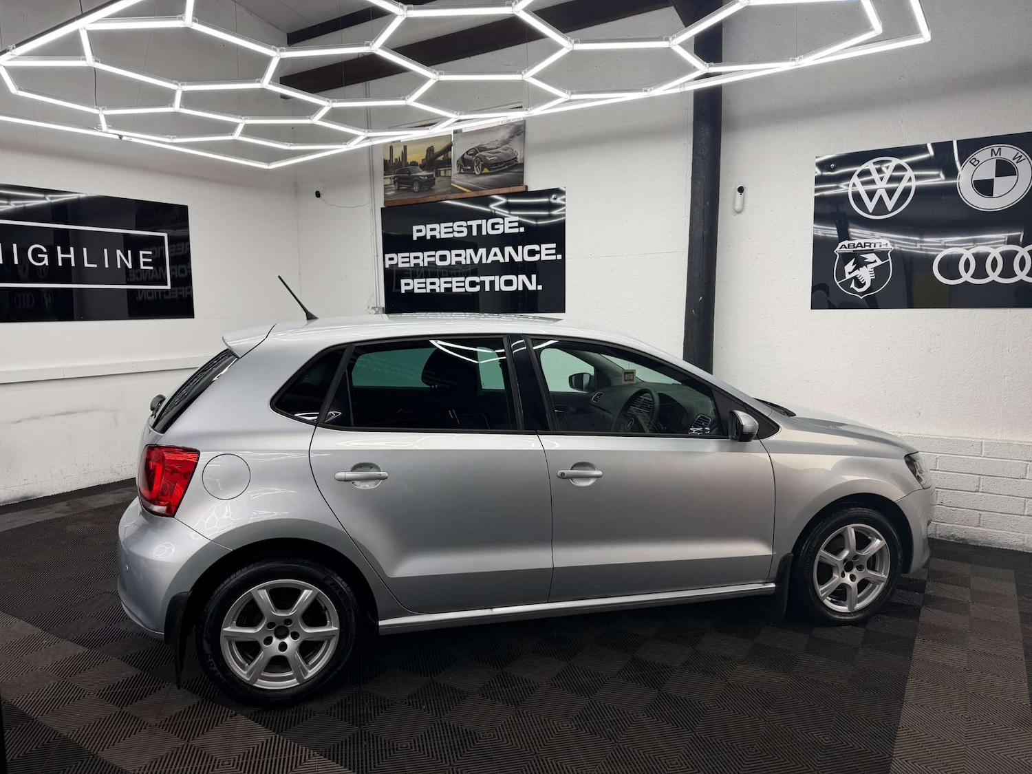 Used Volkswagen Polo 2010 for sale - 77802000: Photo 6