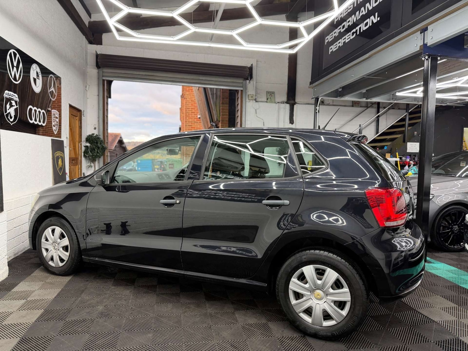 Used Volkswagen Polo 2011 for sale - 77483775: Photo 11