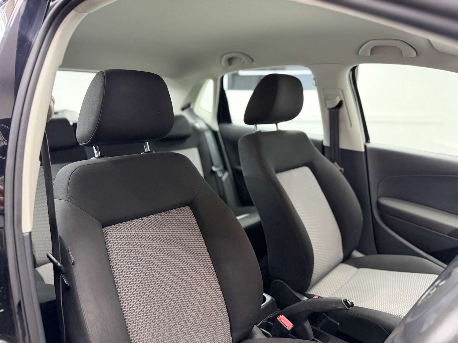 Used Volkswagen Polo 2011 for sale - 77483775: Photo 14