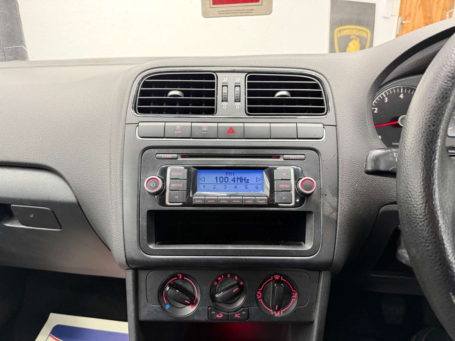 Used Volkswagen Polo 2011 for sale - 77483775: Photo 18