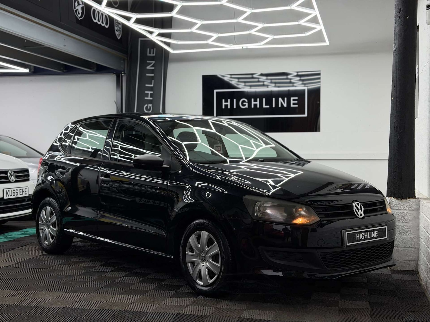 Used Volkswagen Polo 2011 for sale - 77483775: Photo 2