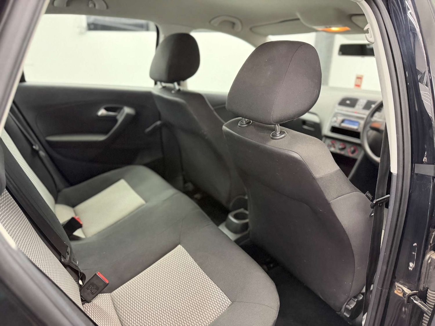 Used Volkswagen Polo 2011 for sale - 77483775: Photo 25