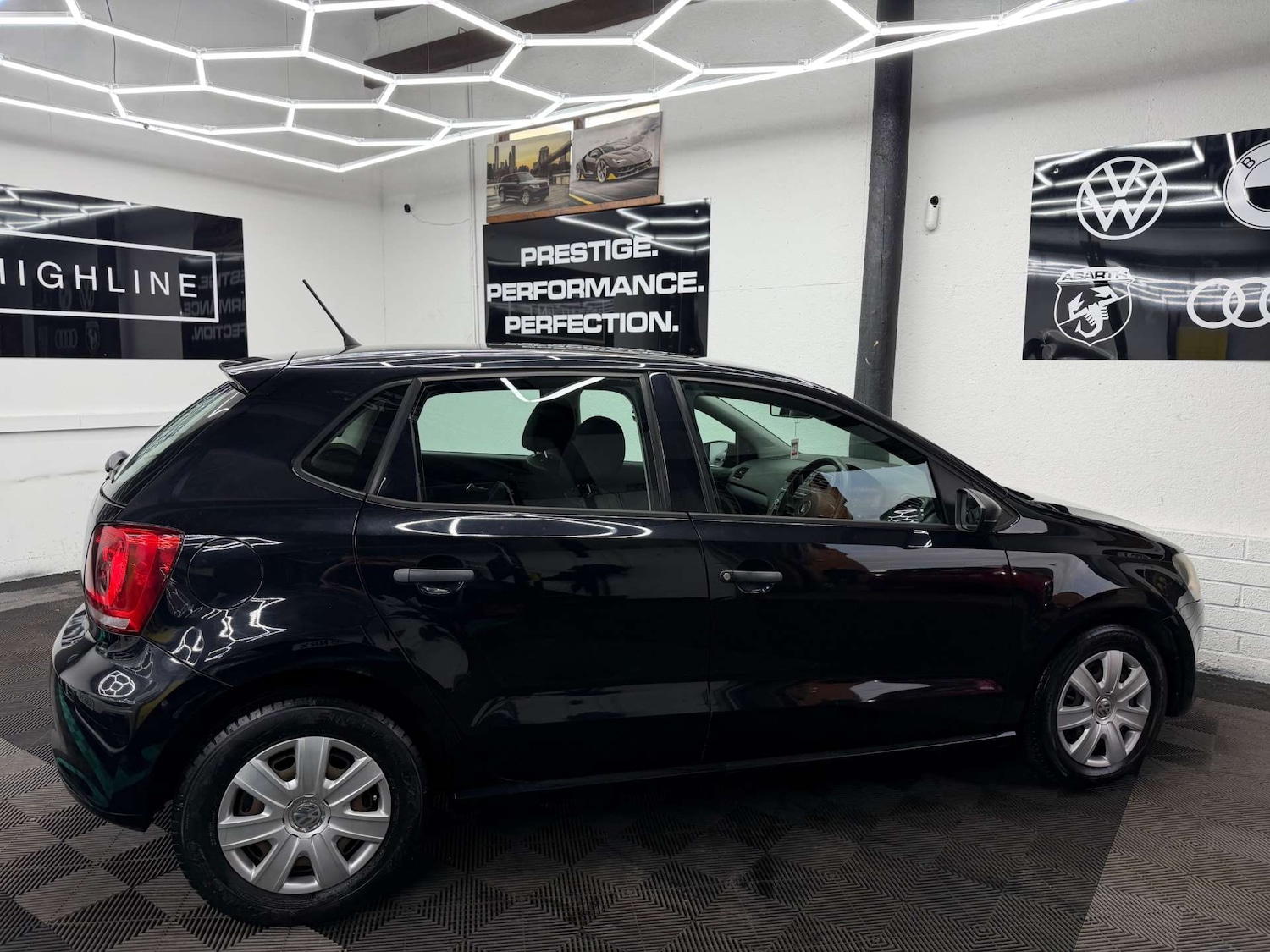 Used Volkswagen Polo 2011 for sale - 77483775: Photo 7