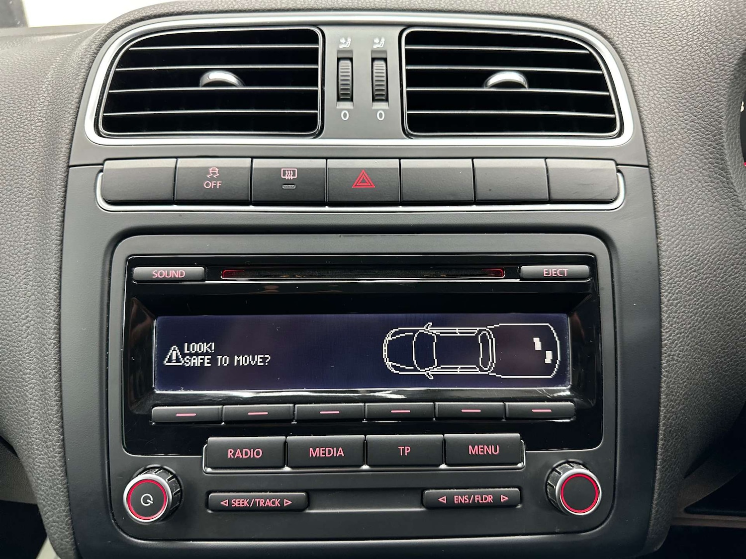 Used Volkswagen Polo 2014 for sale - 76663849: Photo 21