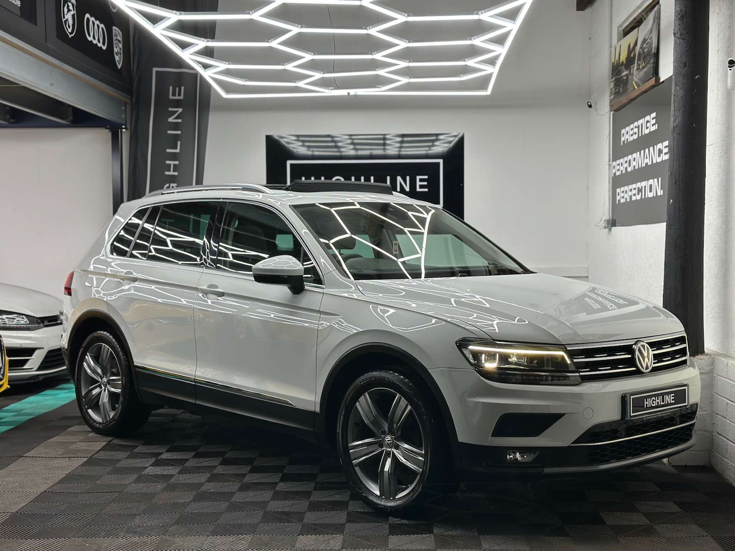 Used Volkswagen Tiguan 2017 for sale - 76957806: Photo 1