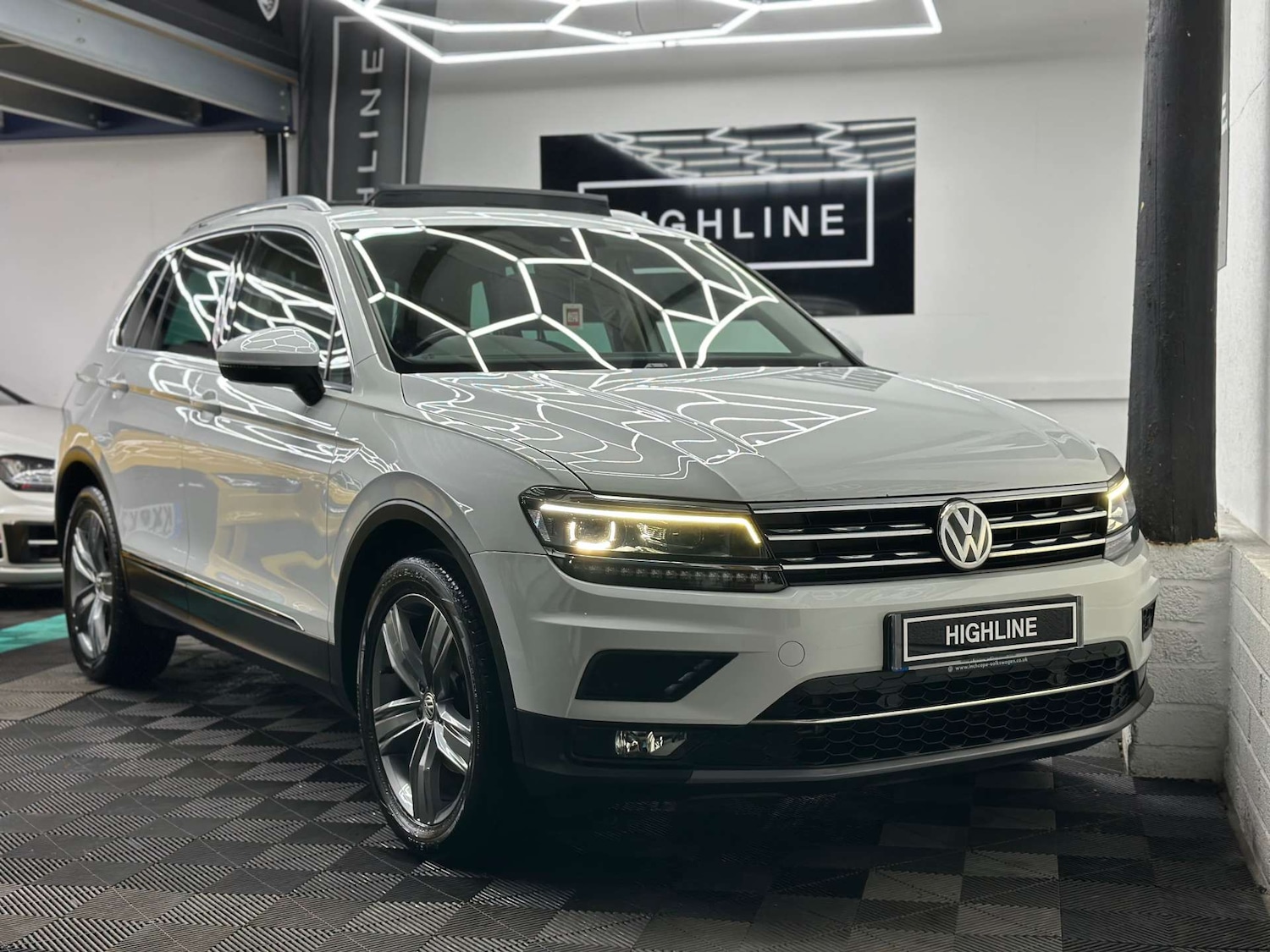 Used Volkswagen Tiguan 2017 for sale - 76957806: Photo 2