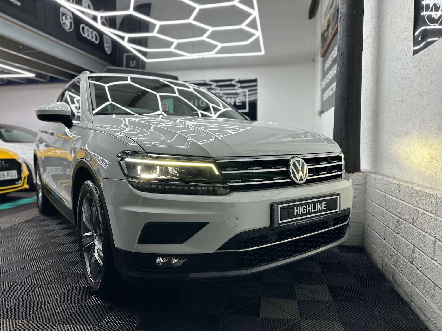 Used Volkswagen Tiguan 2017 for sale - 76957806: Photo 3