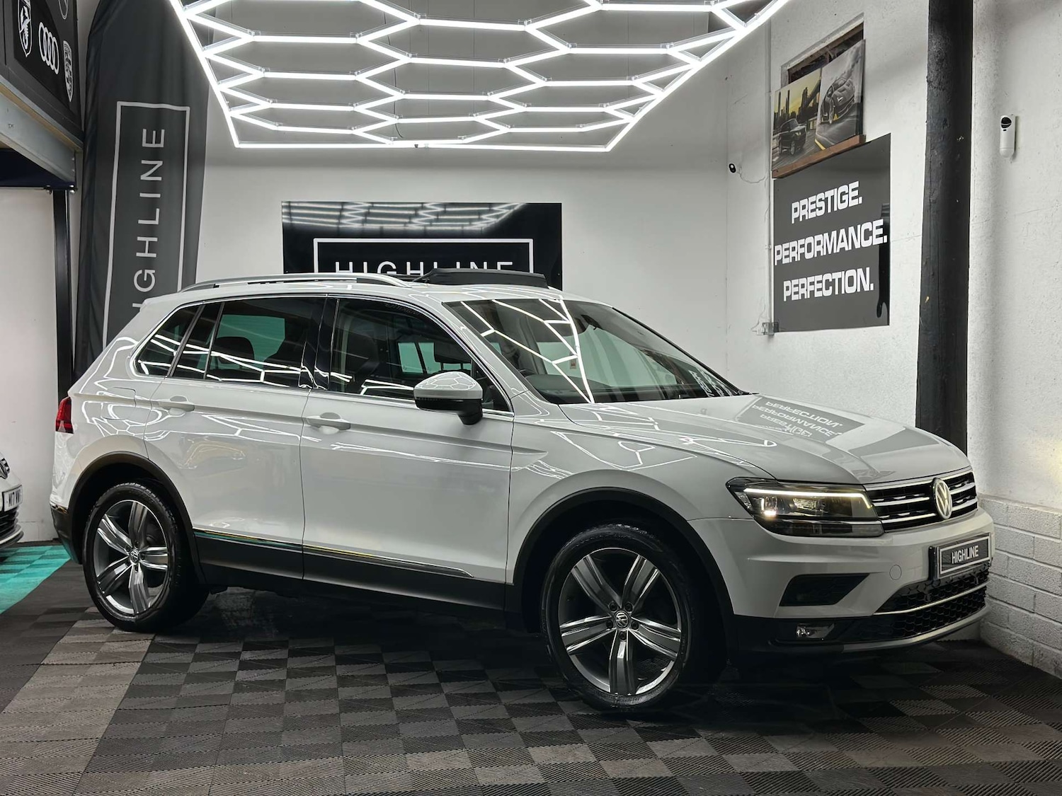 Used Volkswagen Tiguan 2017 for sale - 76957806: Photo 4