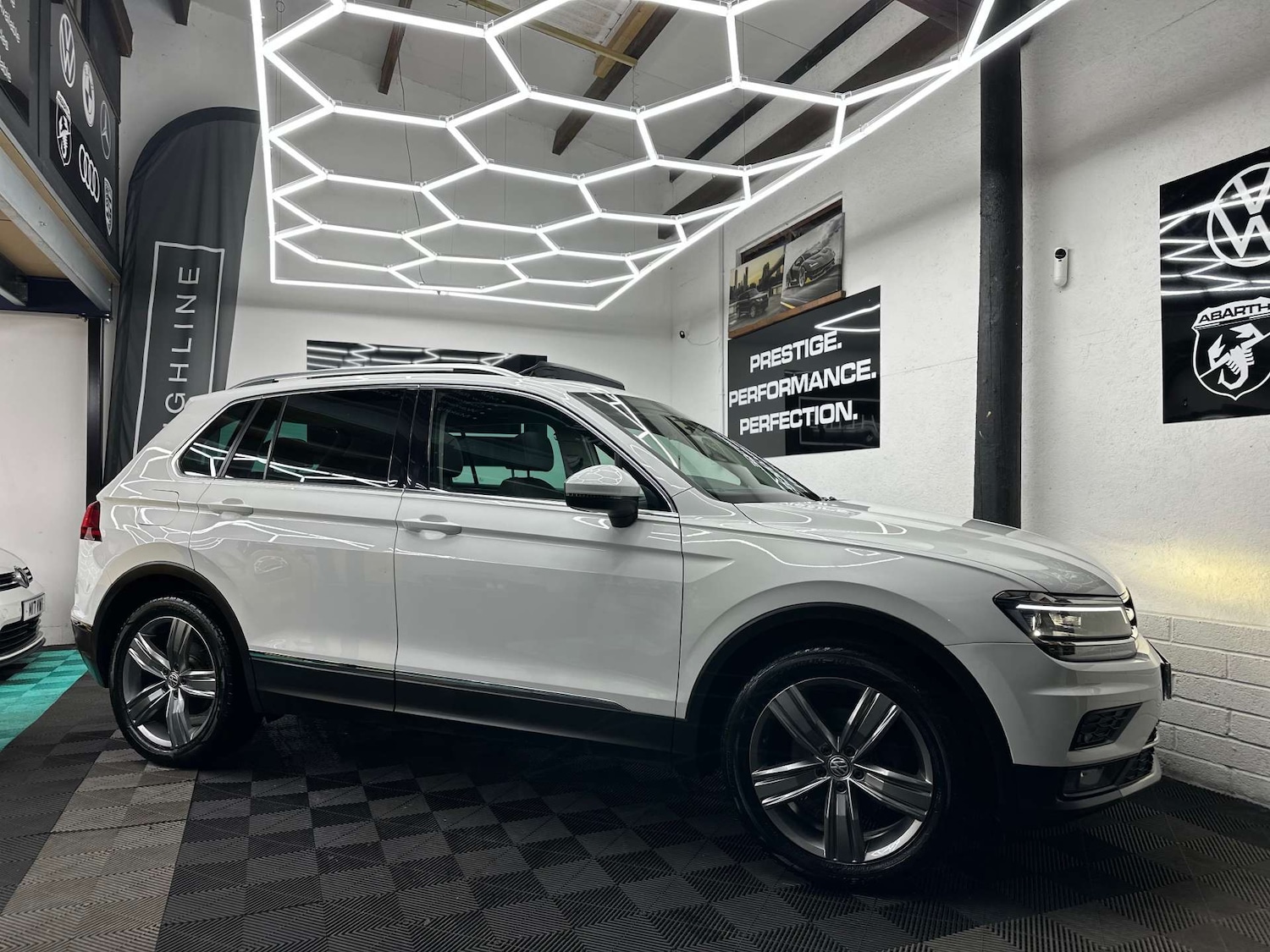 Used Volkswagen Tiguan 2017 for sale - 76957806: Photo 5