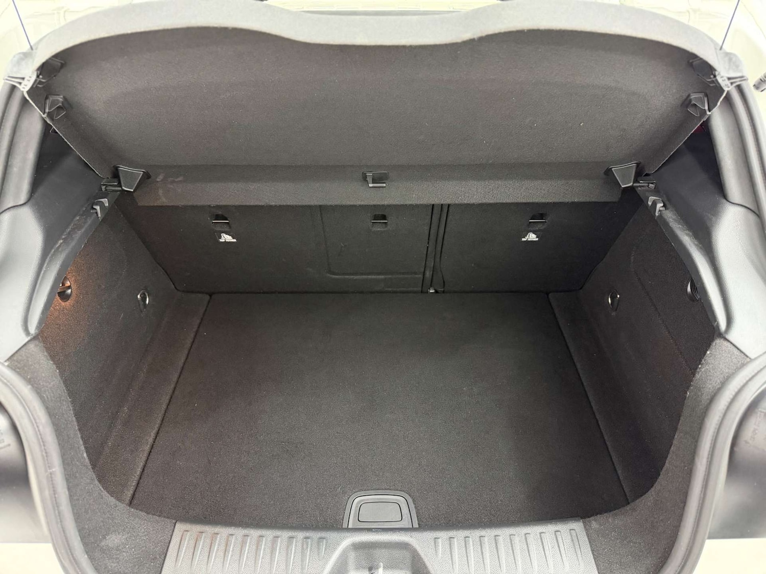 Used Mercedes-Benz A-Class 2015 for sale - 77609439: Photo 40