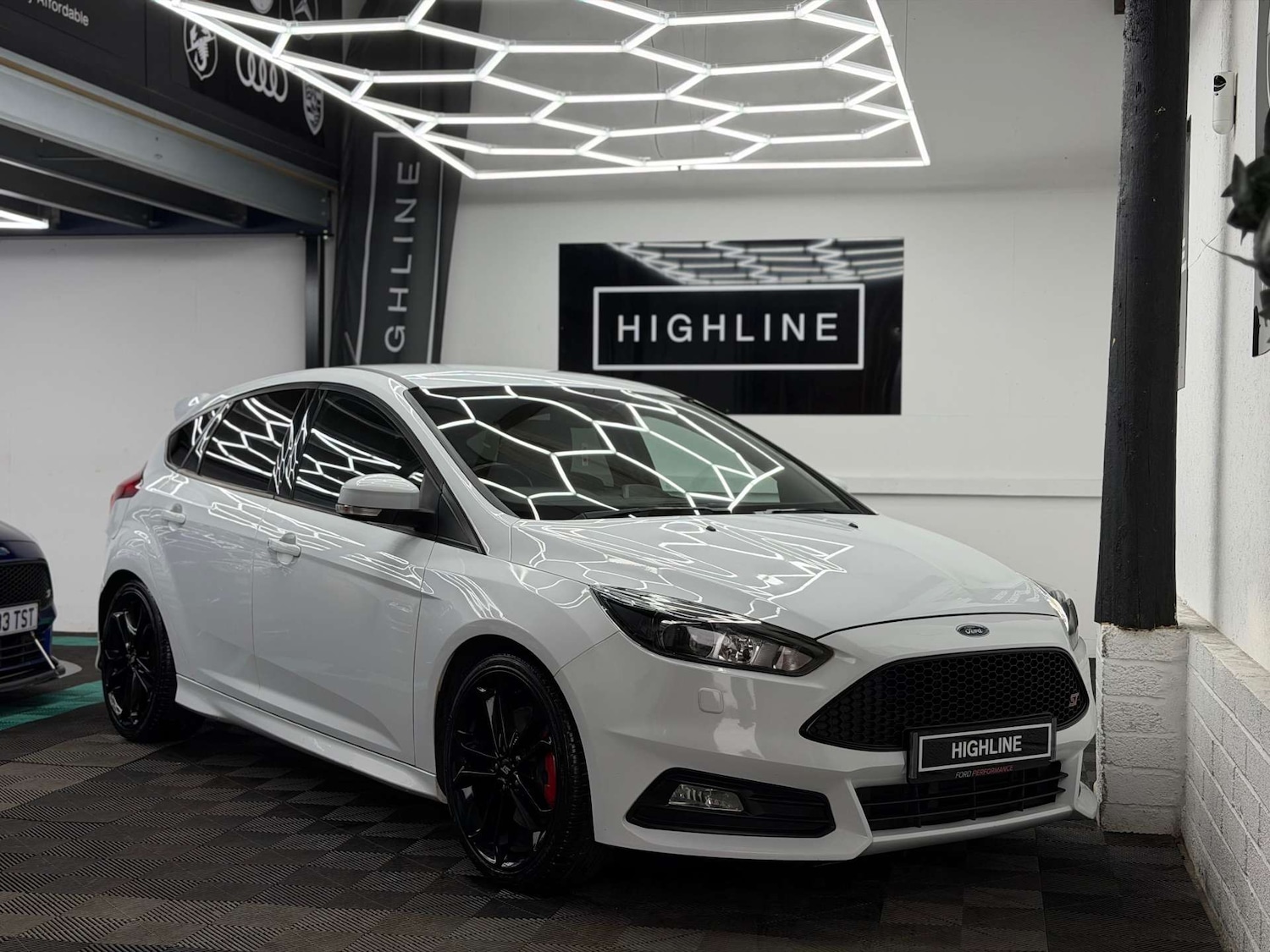 Used Ford Focus 2017 for sale - 77938497: Photo 2