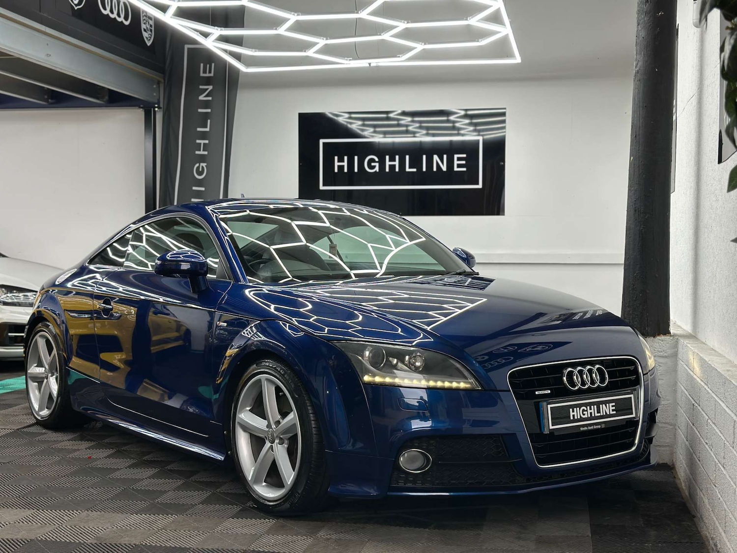 Used Audi TT 2011 for sale - 76949873: Photo 2