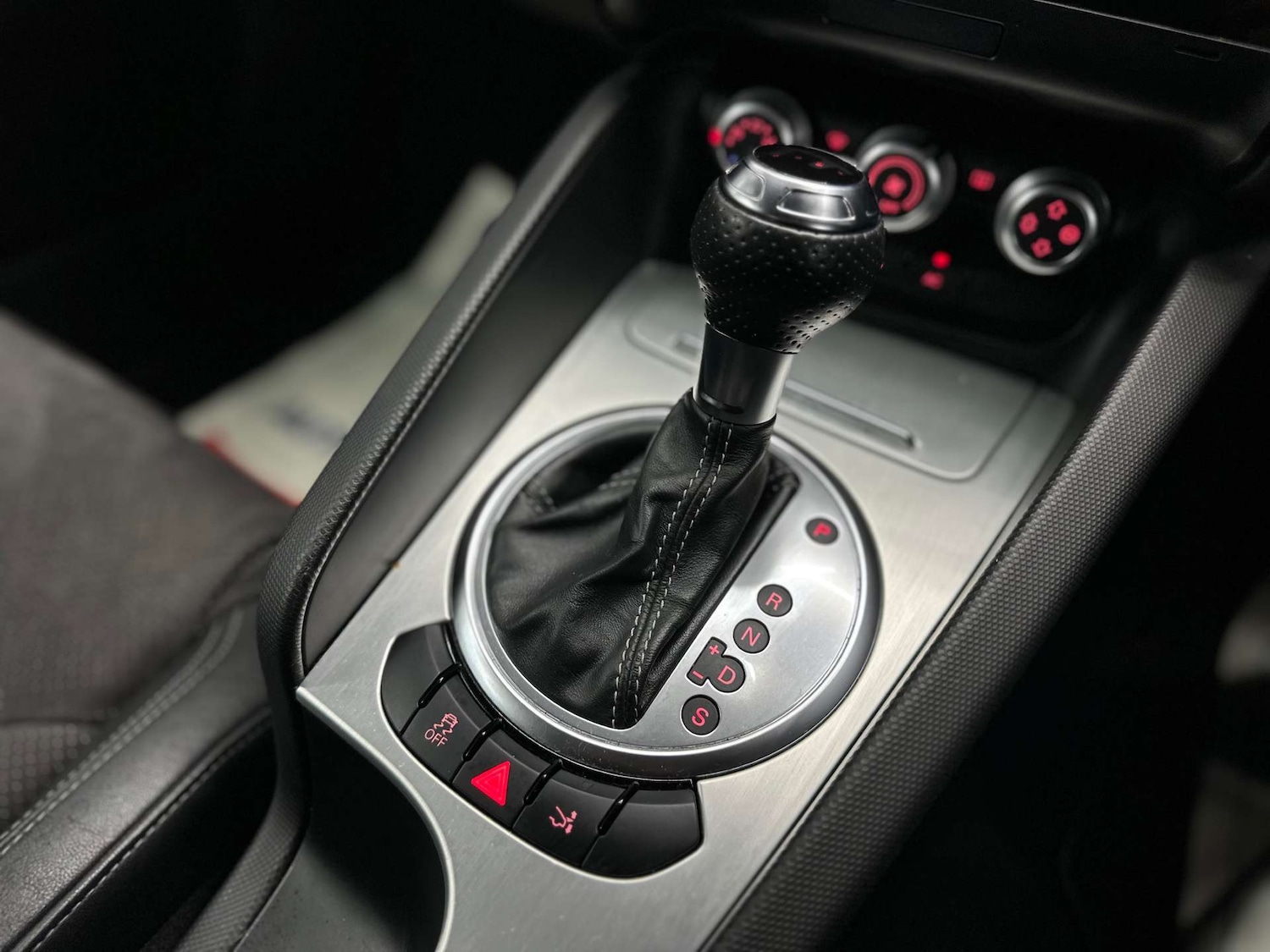 Used Audi TT 2011 for sale - 76949873: Photo 28