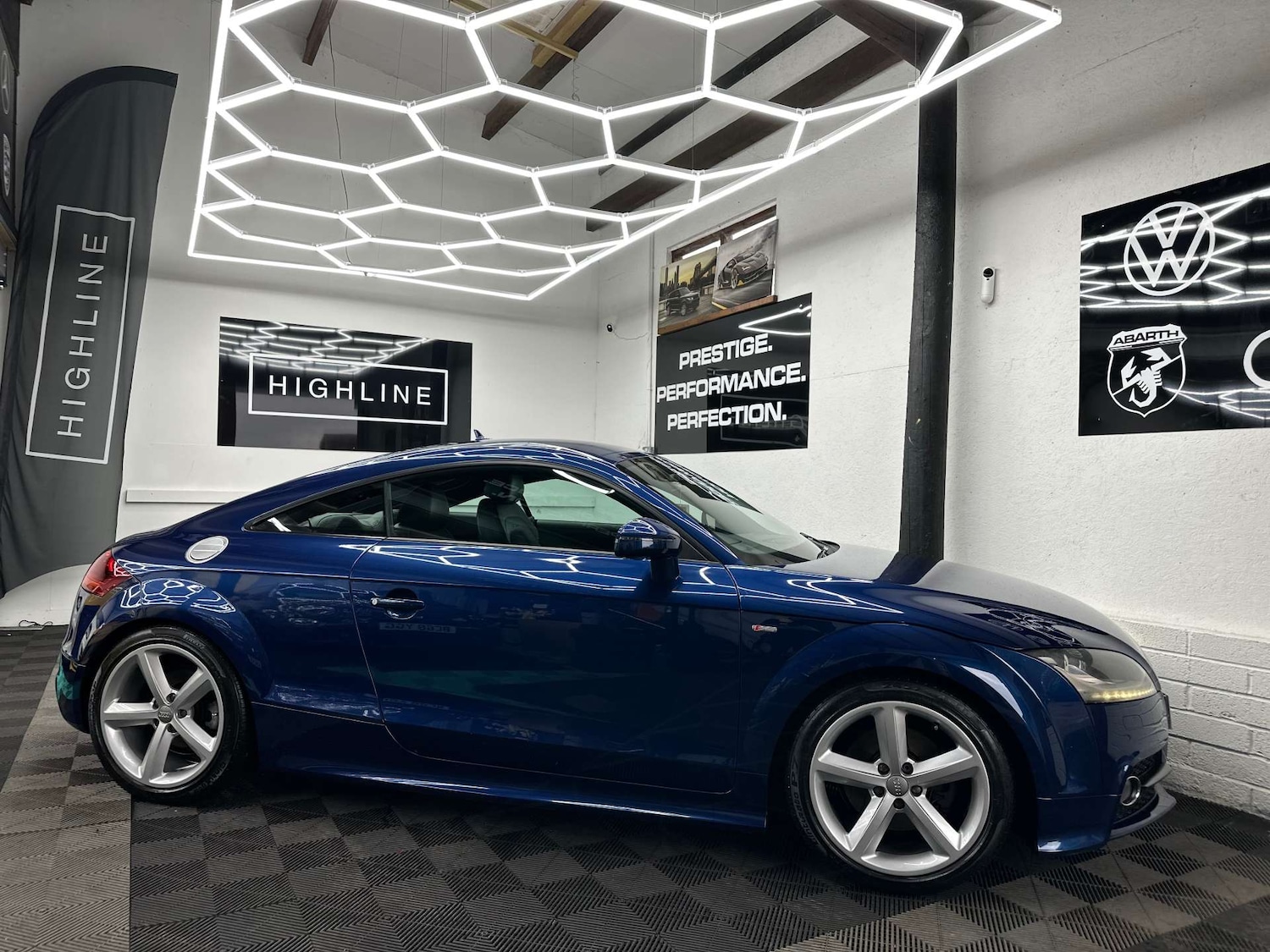 Used Audi TT 2011 for sale - 76949873: Photo 5