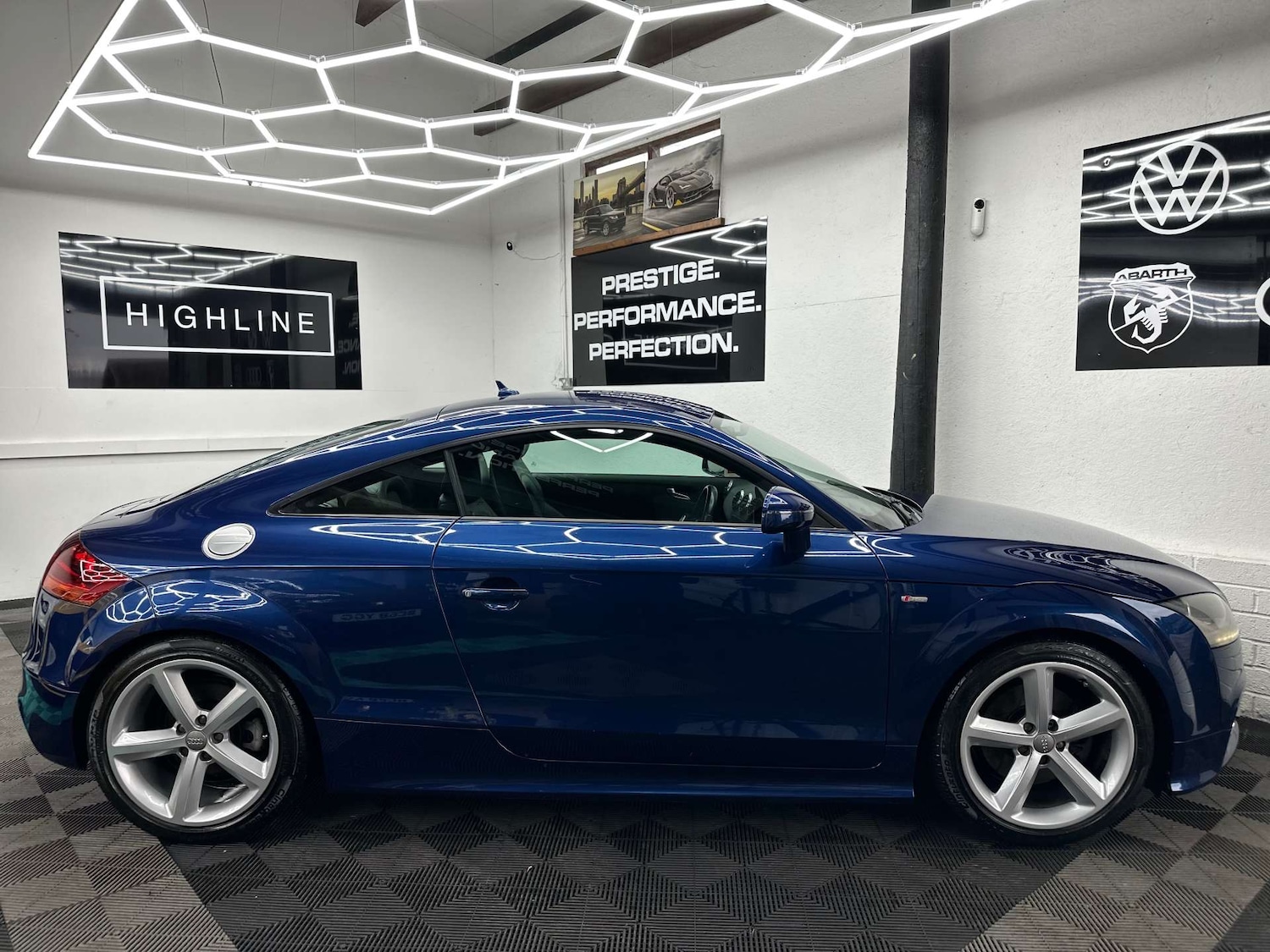 Used Audi TT 2011 for sale - 76949873: Photo 6