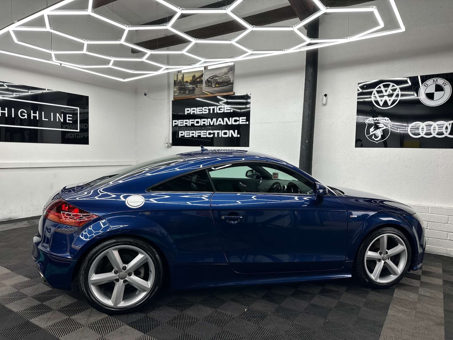 Used Audi TT 2011 for sale - 76949873: Photo 7