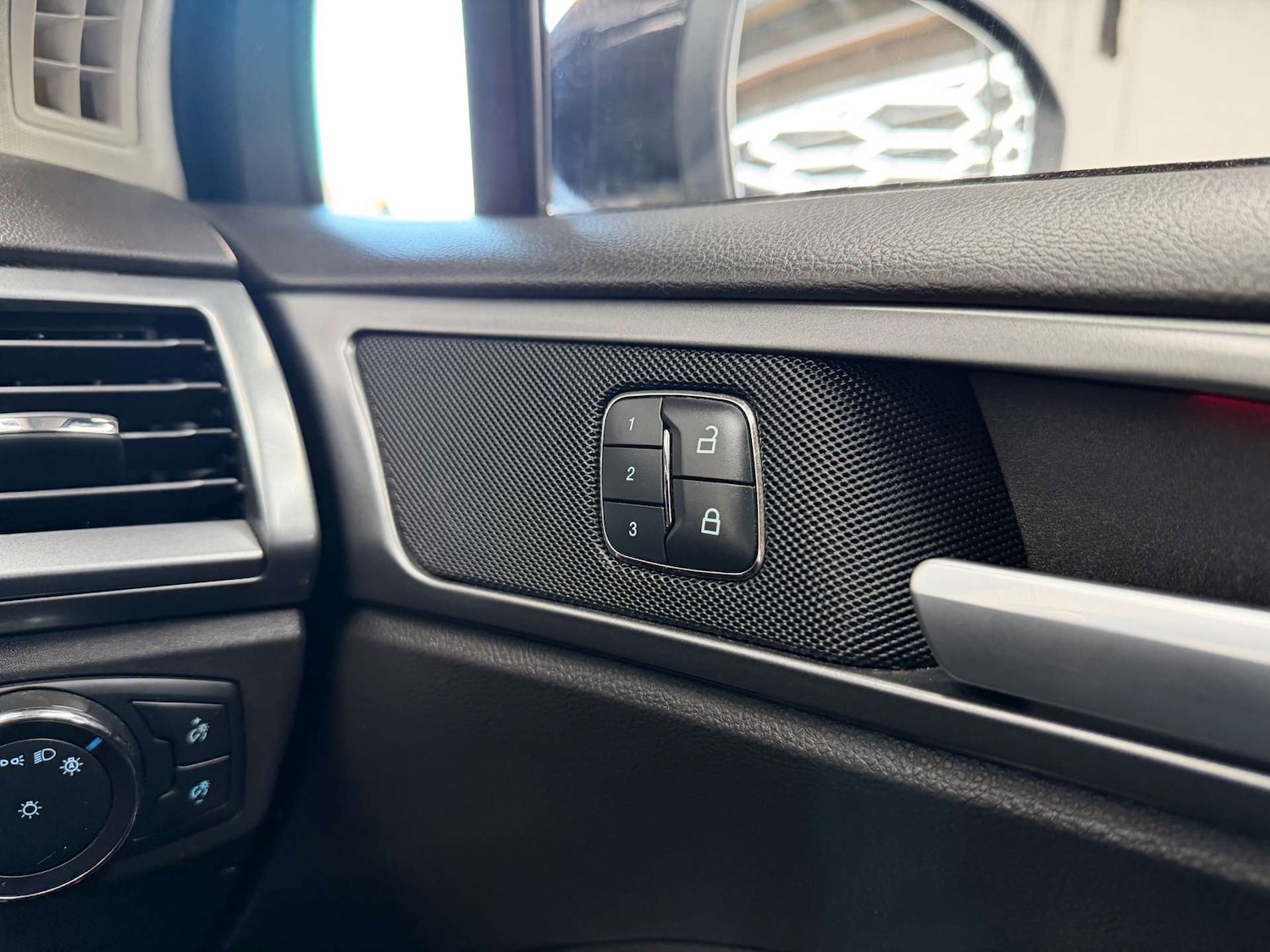 Used Ford Mondeo 2018 for sale - 77931928: Photo 25