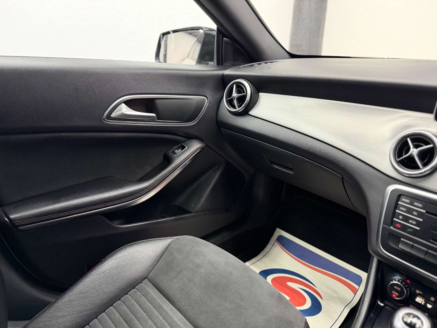 Used Mercedes-Benz CLA 2015 for sale - 77864565: Photo 32