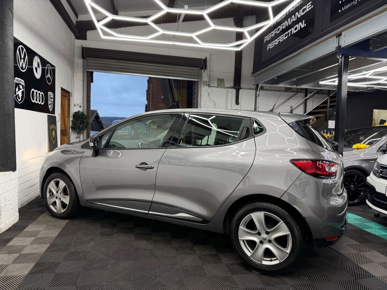 Used Renault Clio 2016 for sale - 77400152: Photo 11