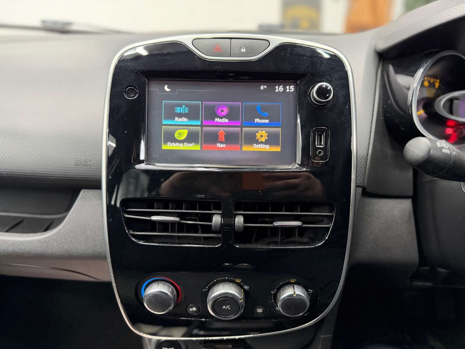 Used Renault Clio 2016 for sale - 77400152: Photo 17