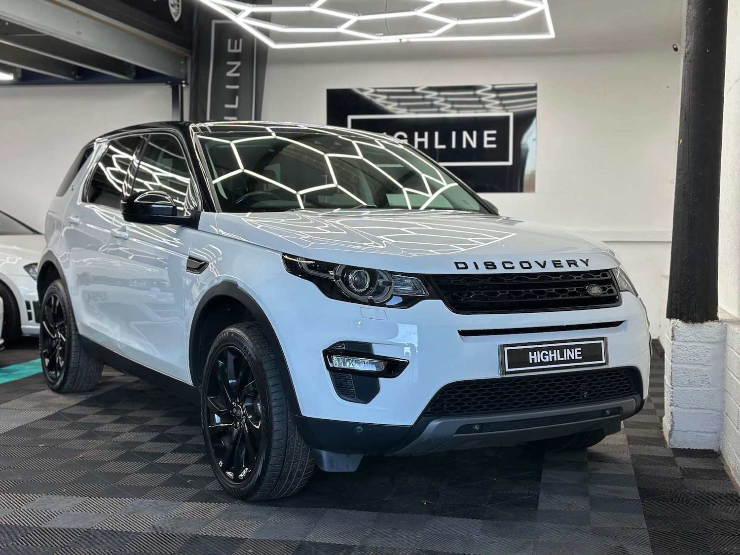 Used Land Rover Discovery Sport 2017 for sale - 77312202: Photo 2
