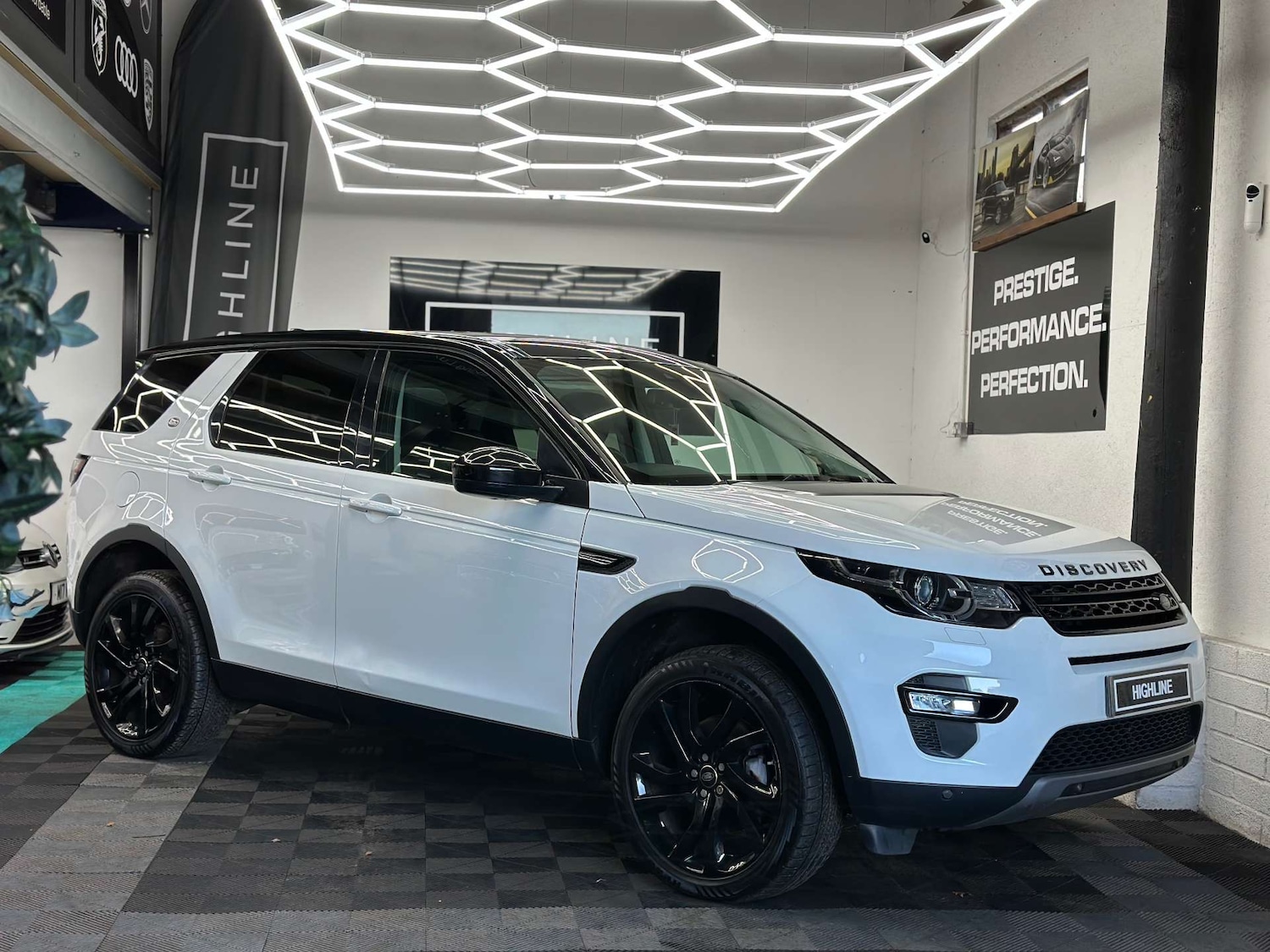 Used Land Rover Discovery Sport 2017 for sale - 77312202: Photo 4