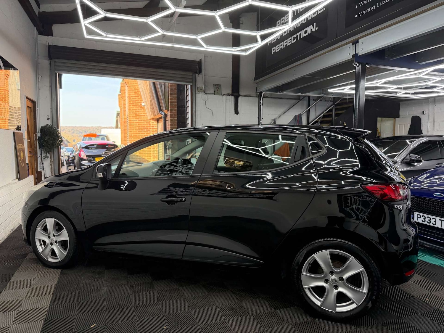 Used Renault Clio 2015 for sale - 77673739: Photo 11