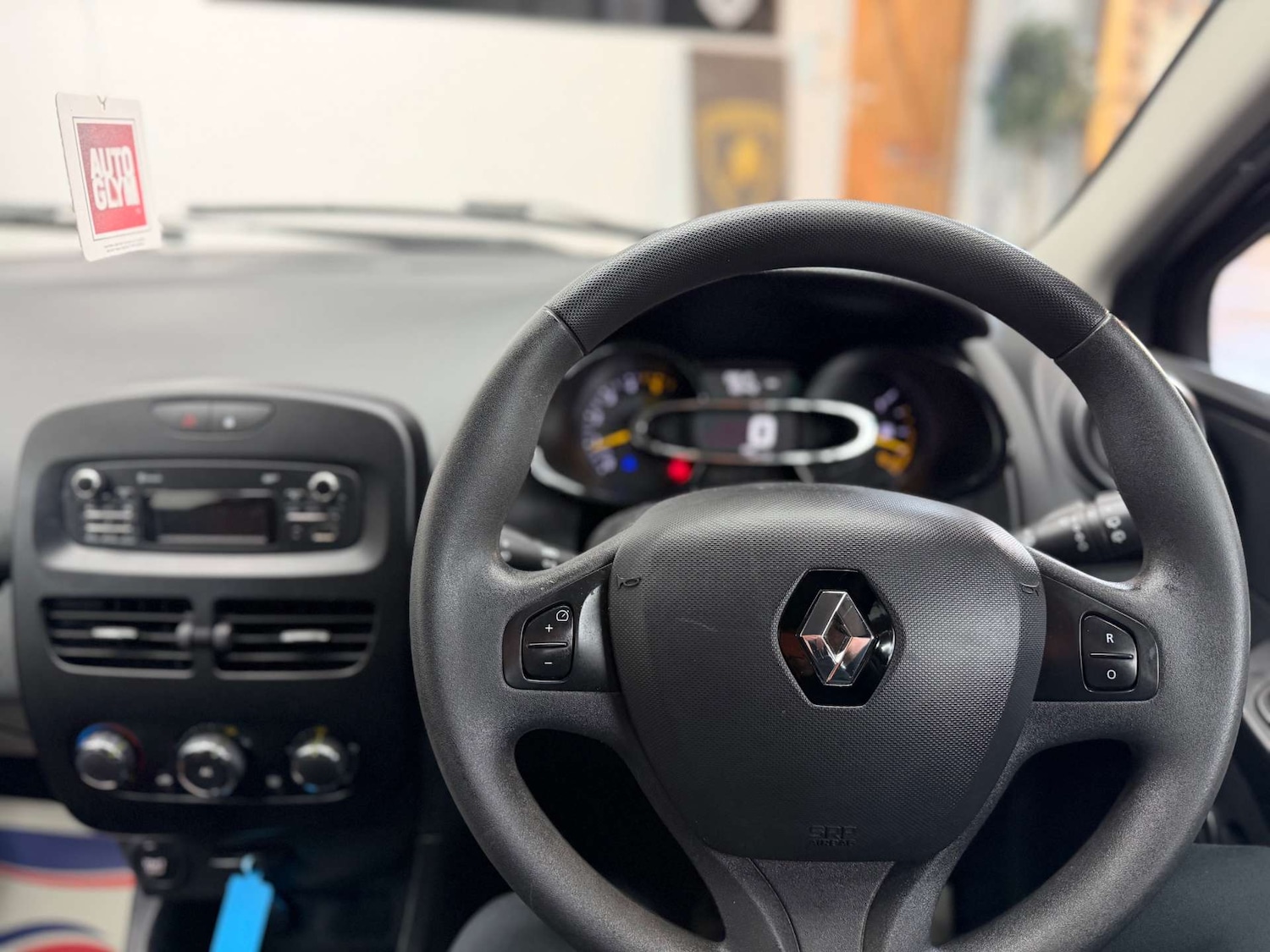 Used Renault Clio 2015 for sale - 77673739: Photo 15