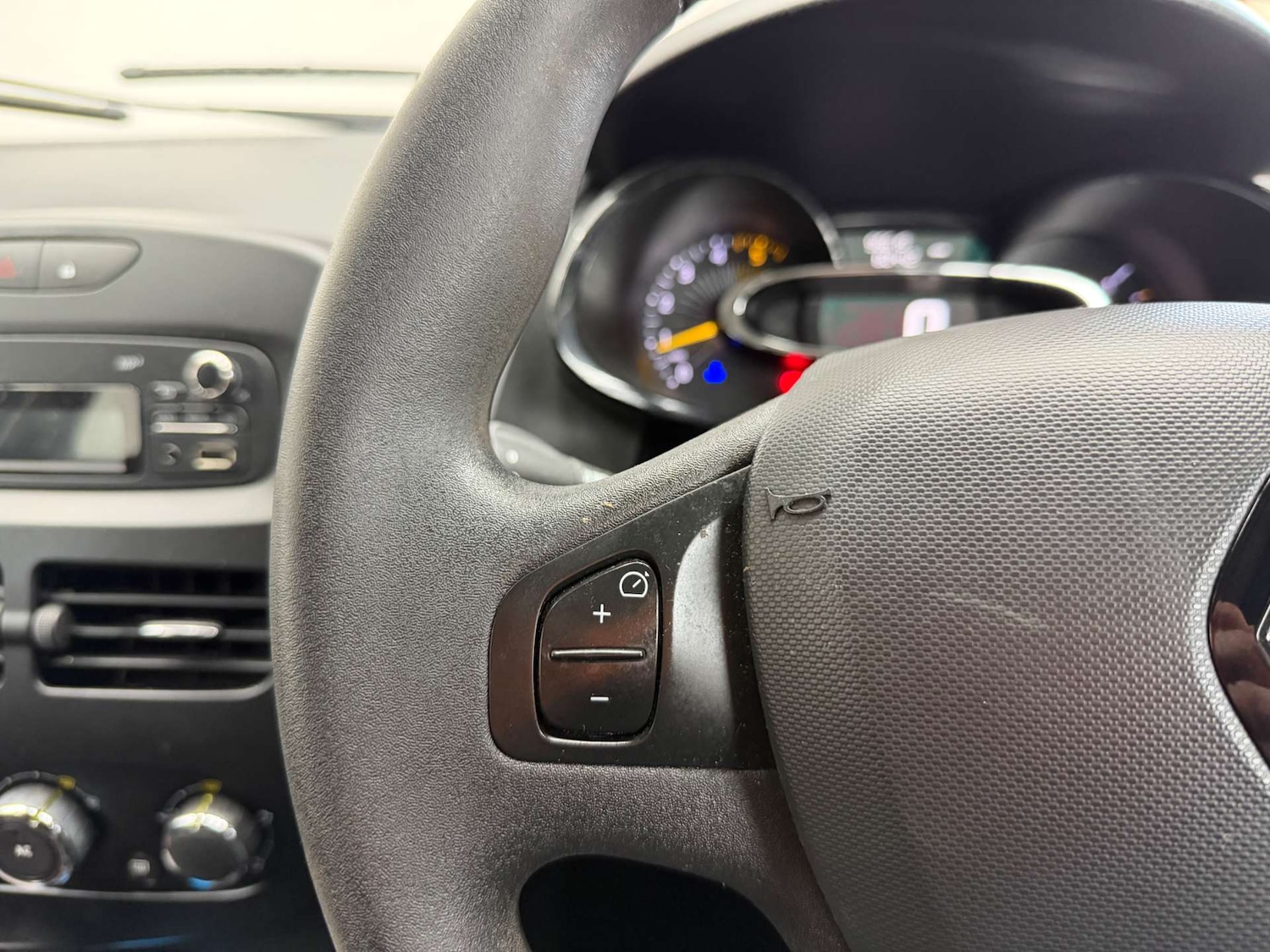 Used Renault Clio 2015 for sale - 77673739: Photo 16