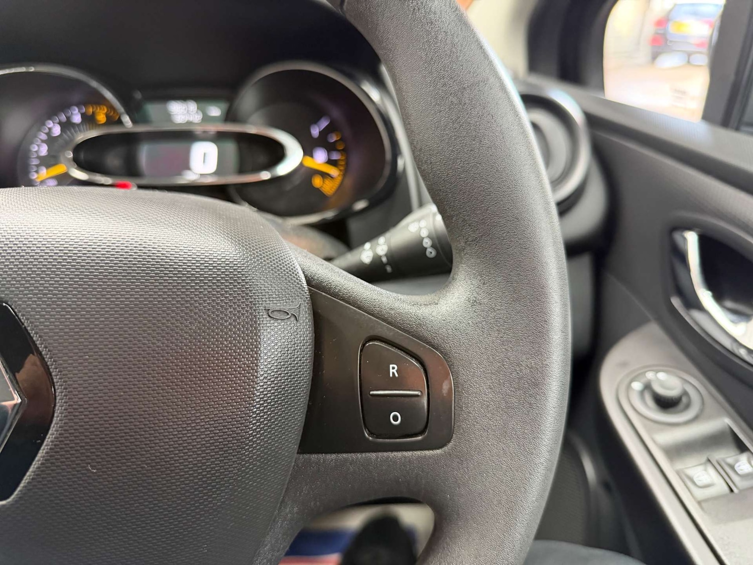 Used Renault Clio 2015 for sale - 77673739: Photo 17