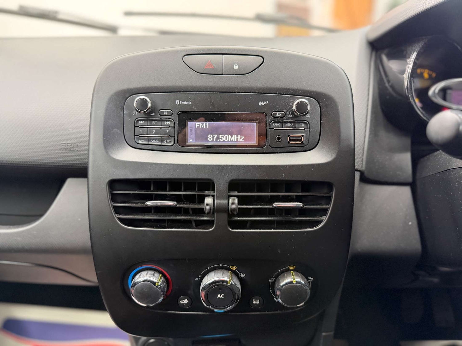 Used Renault Clio 2015 for sale - 77673739: Photo 19