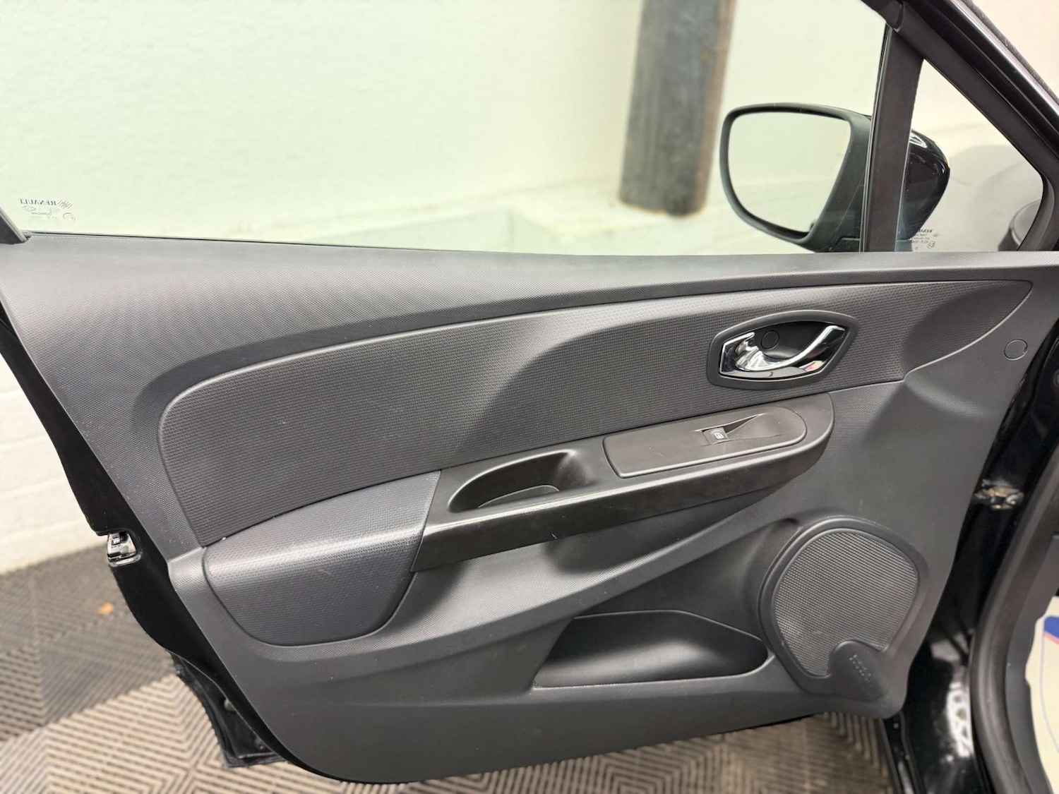 Used Renault Clio 2015 for sale - 77673739: Photo 28