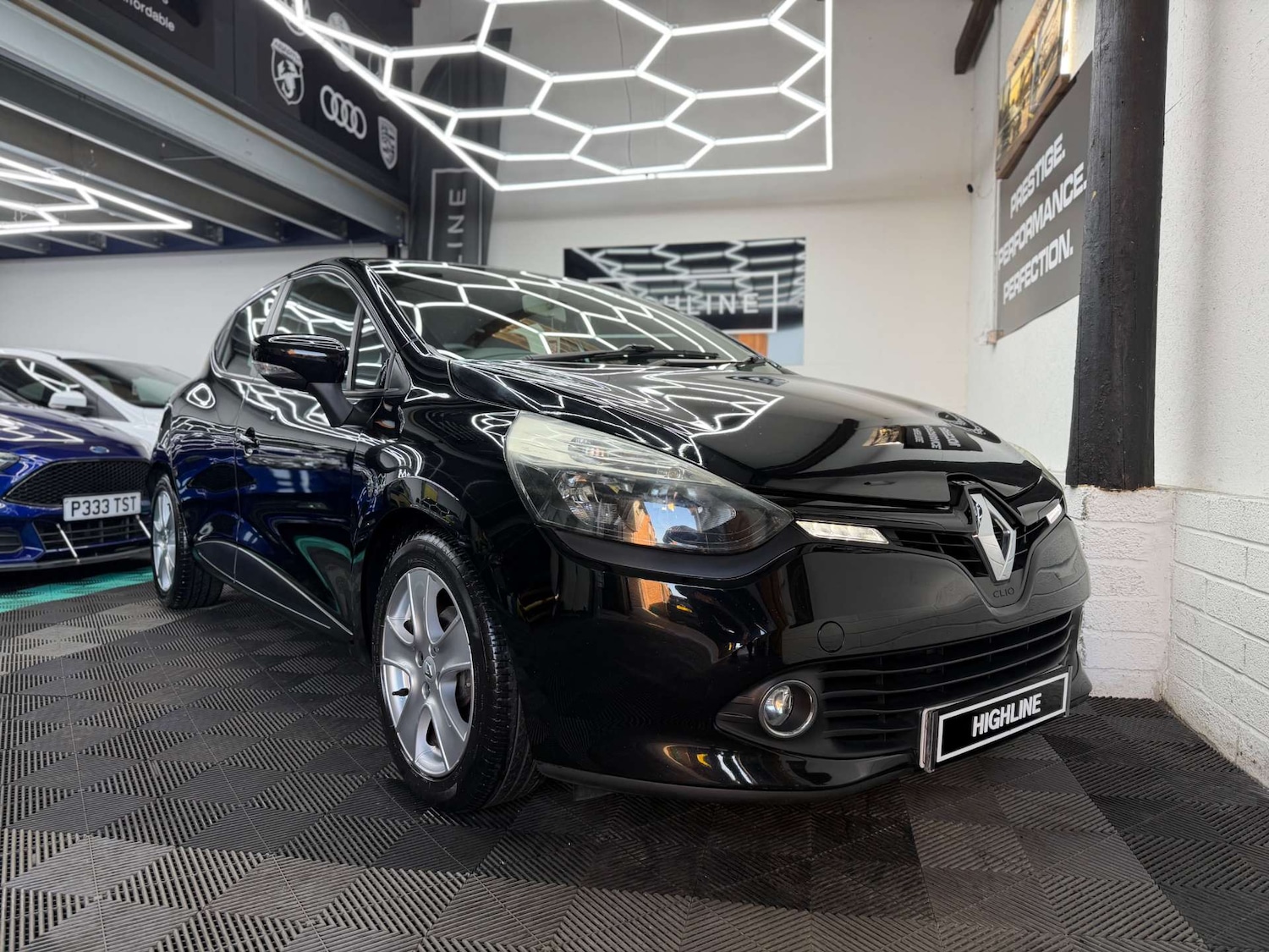 Used Renault Clio 2015 for sale - 77673739: Photo 3