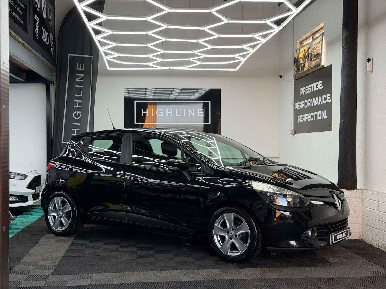 Used Renault Clio 2015 for sale - 77673739: Photo 4