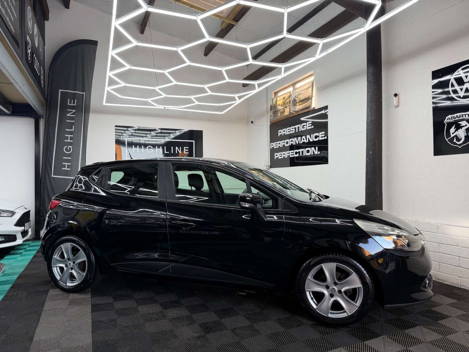 Used Renault Clio 2015 for sale - 77673739: Photo 5