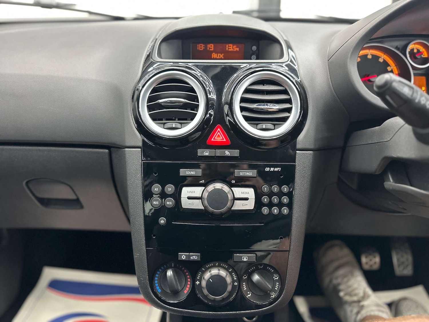 Used Vauxhall Corsa 2013 for sale - 76625125: Photo 16