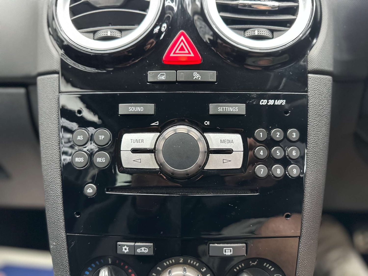 Used Vauxhall Corsa 2013 for sale - 76625125: Photo 17