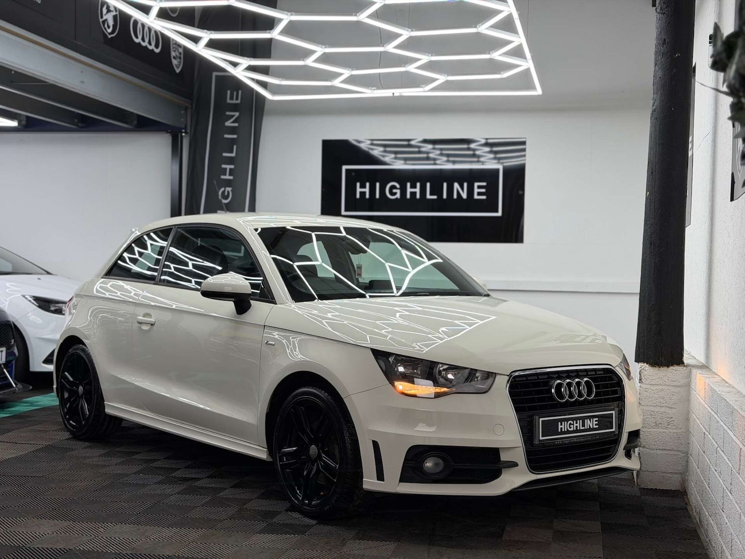 Used Audi A1 2011 for sale - 77647621: Photo 2