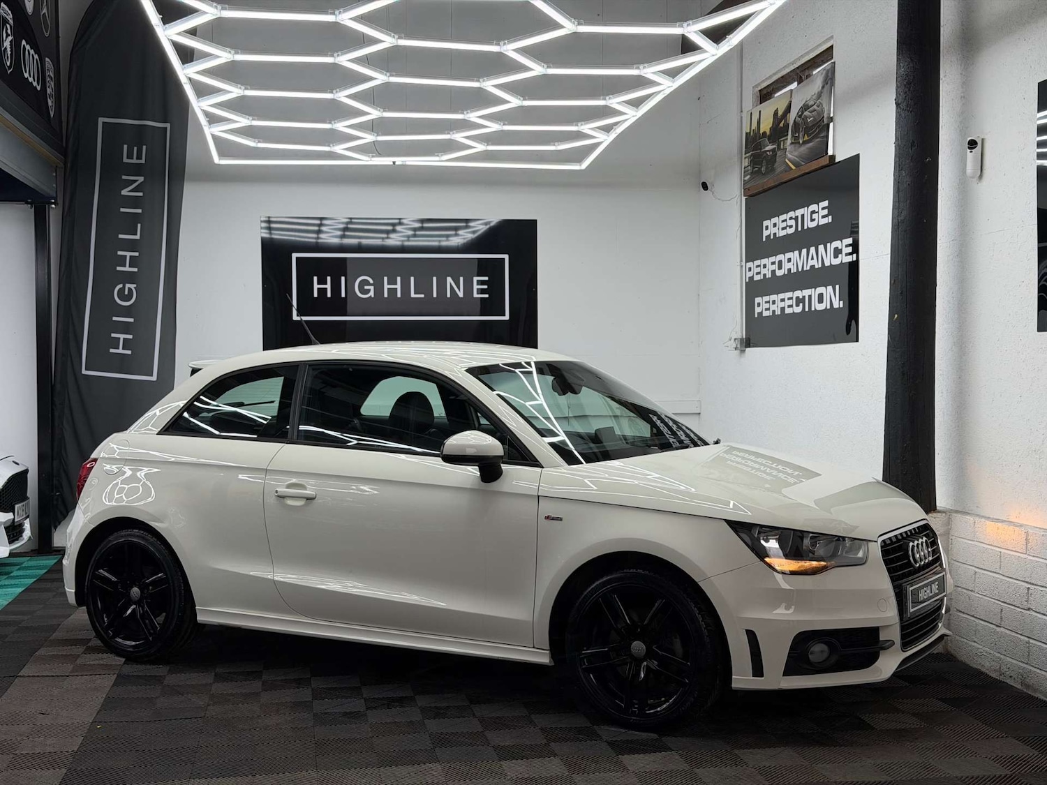 Used Audi A1 2011 for sale - 77647621: Photo 4