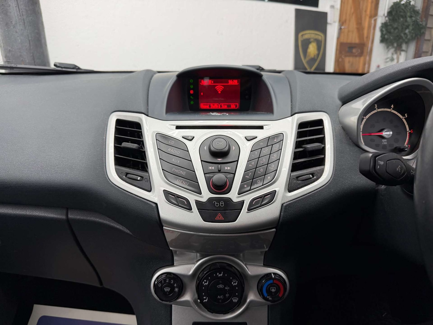 Used Ford Fiesta 2011 for sale - 77647619: Photo 17