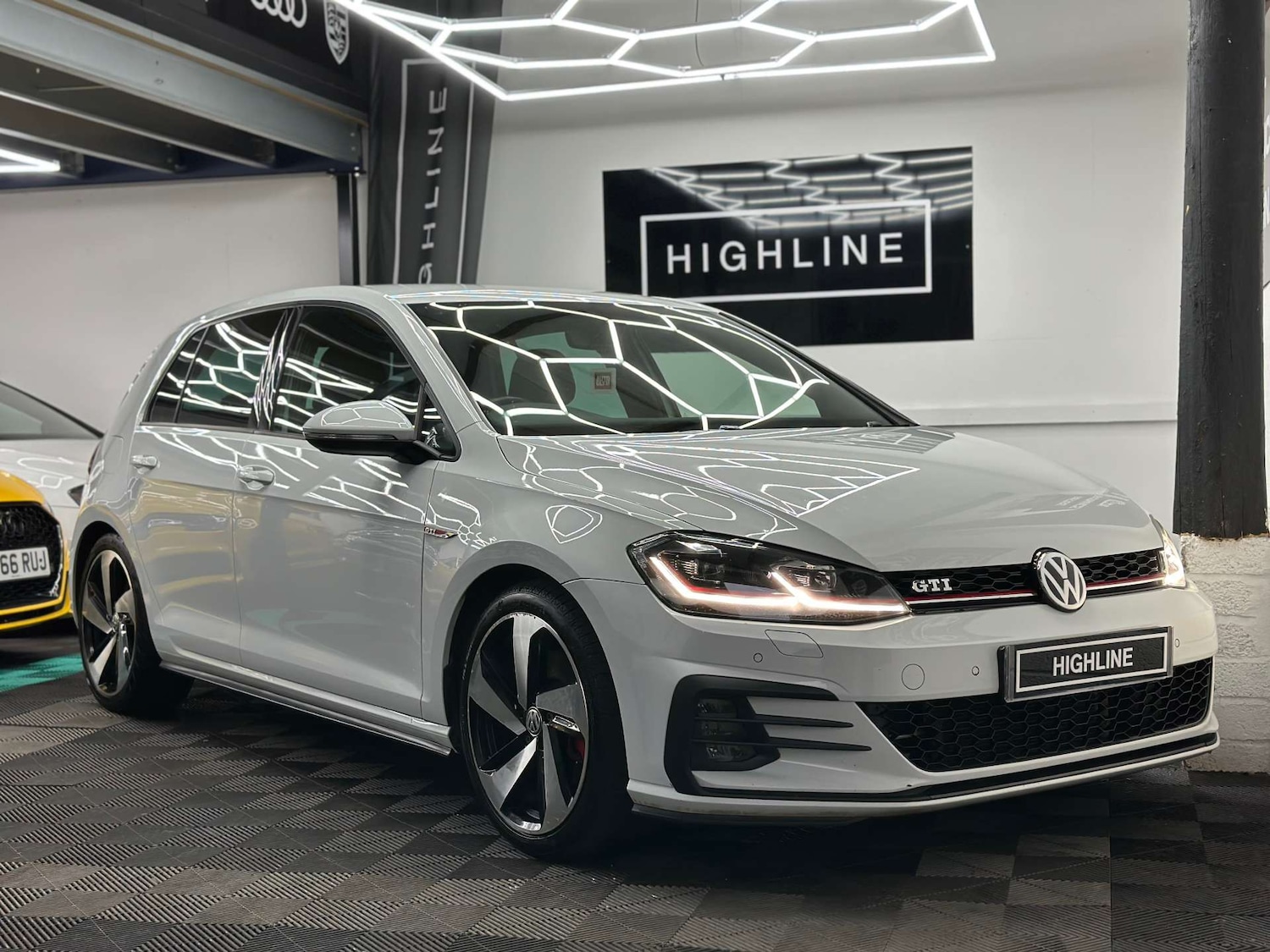 Used Volkswagen Golf 2018 for sale - 76977394: Photo 2