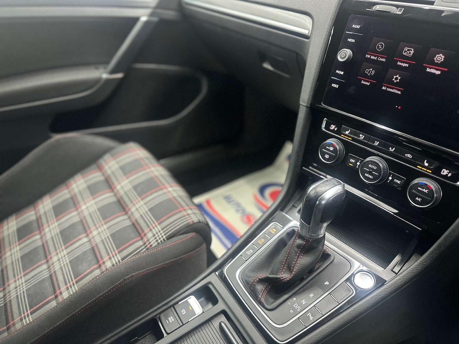 Used Volkswagen Golf 2018 for sale - 76977394: Photo 30