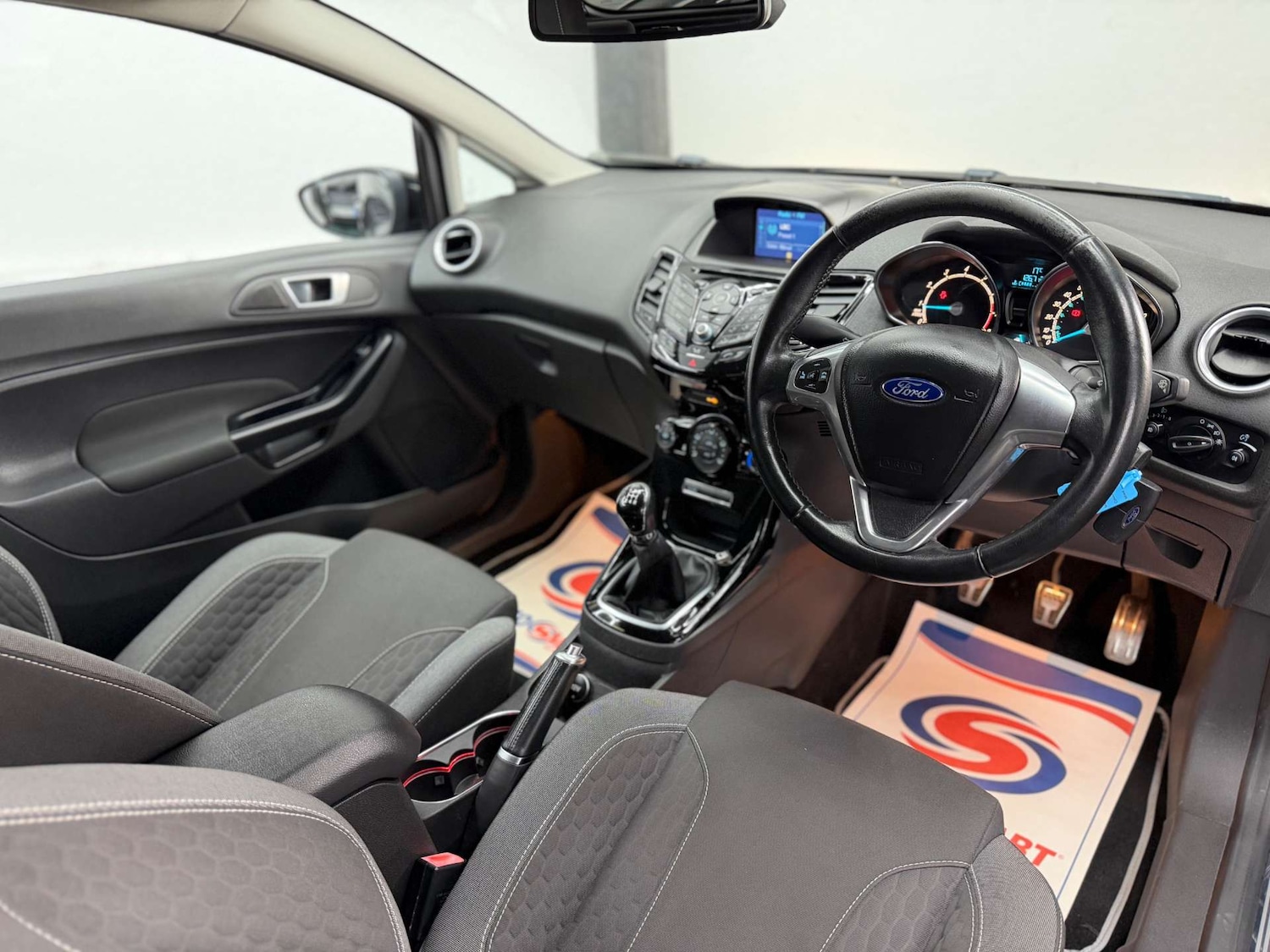 Used Ford Fiesta 2015 for sale - 77996960: Photo 12