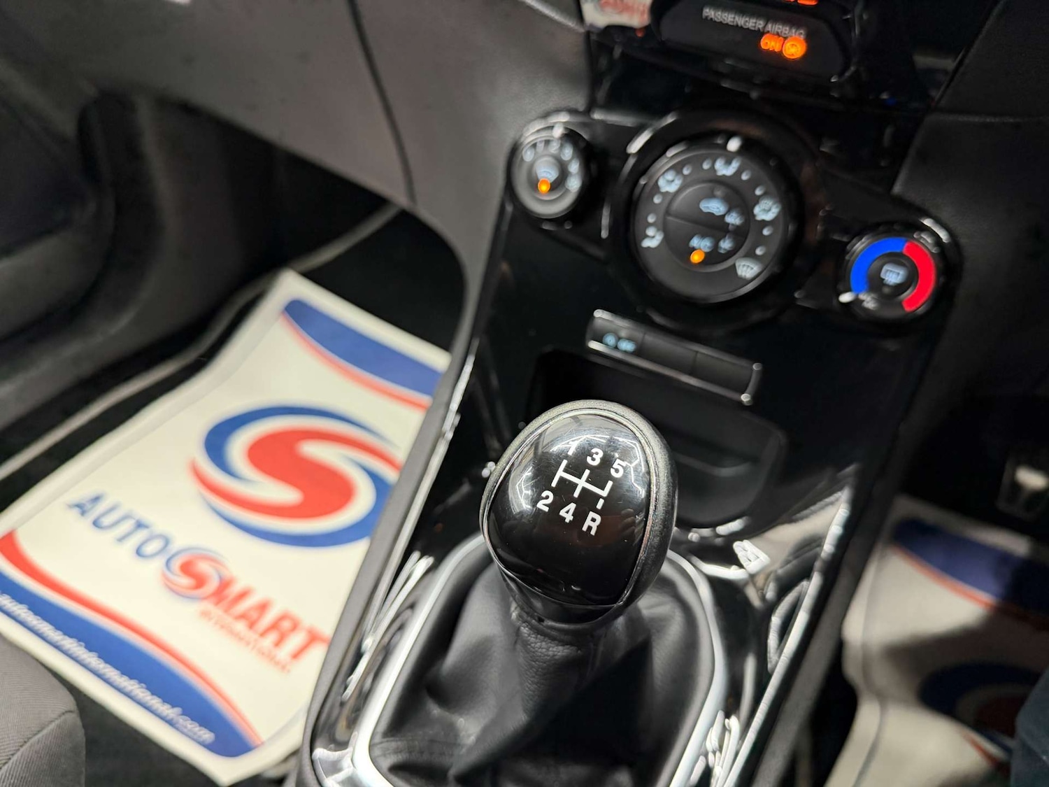 Used Ford Fiesta 2015 for sale - 77996960: Photo 28